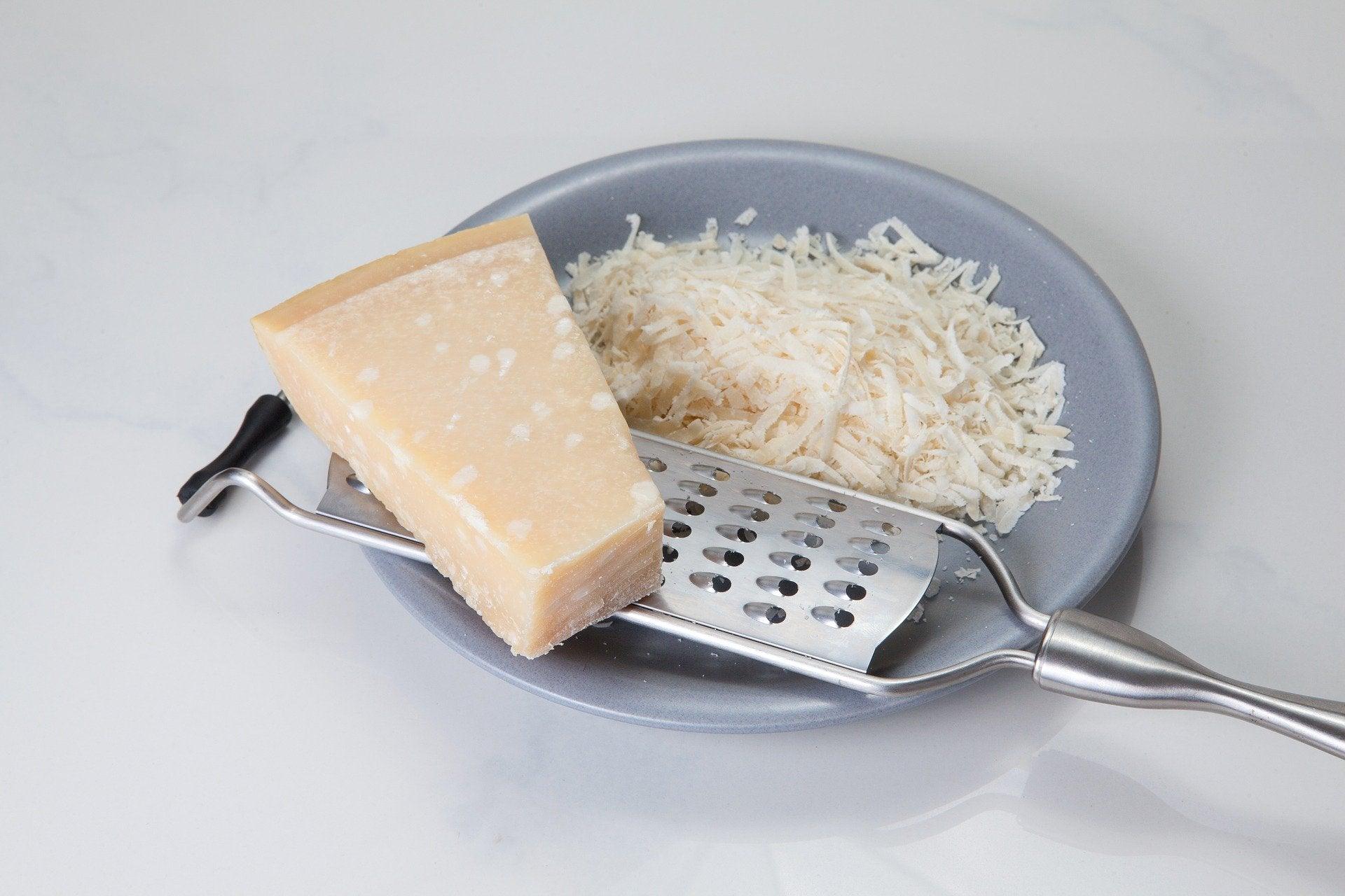 Râpe à fromage inox  Cuisine et accessoire