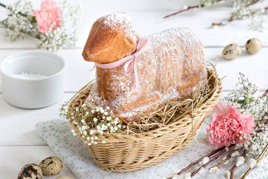 Gâteau moelleux en forme d’agneau de Pâques