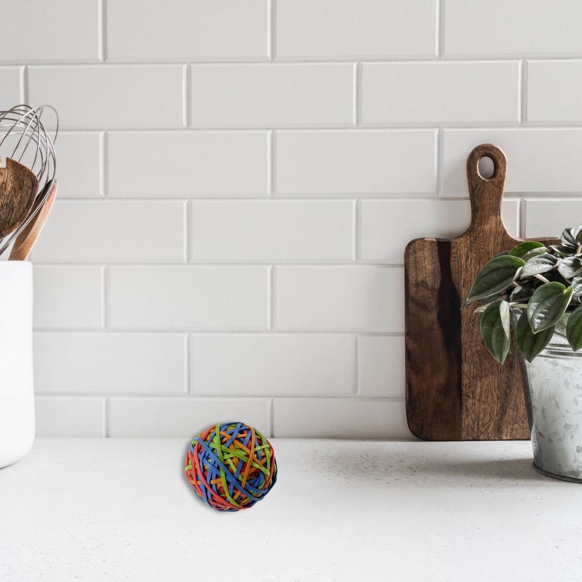 Boule de 190 élastiques multicolores pour le rangement de la cuisine et du bureau Fackelmann Tecno